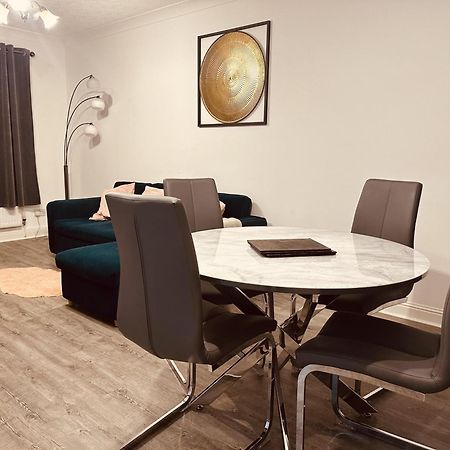 Come & Unwind In Charming 5 Bed House In Blackburn エクステリア 写真