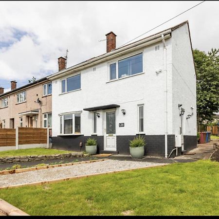 Come & Unwind In Charming 5 Bed House In Blackburn エクステリア 写真