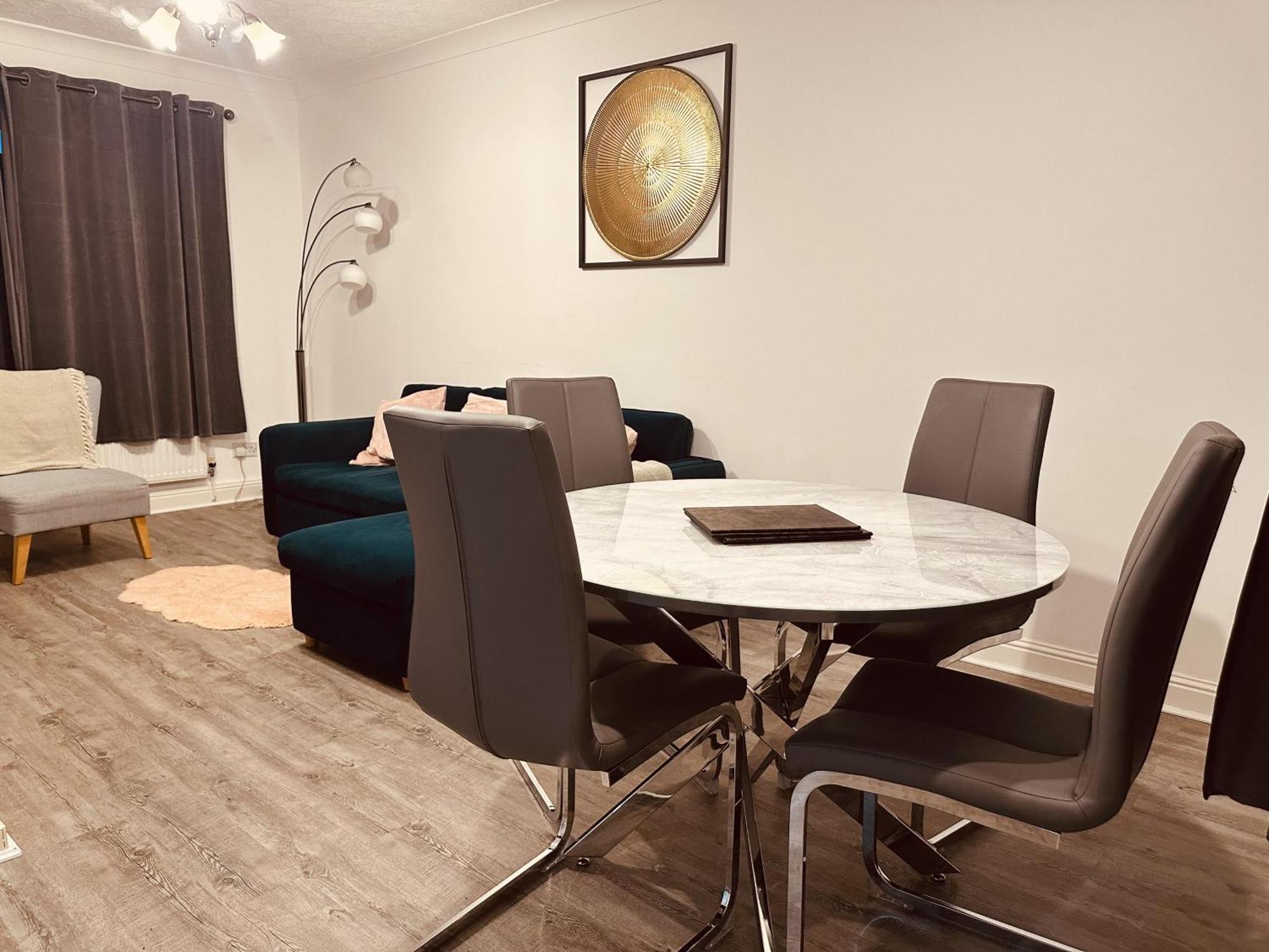 Come & Unwind In Charming 5 Bed House In Blackburn エクステリア 写真
