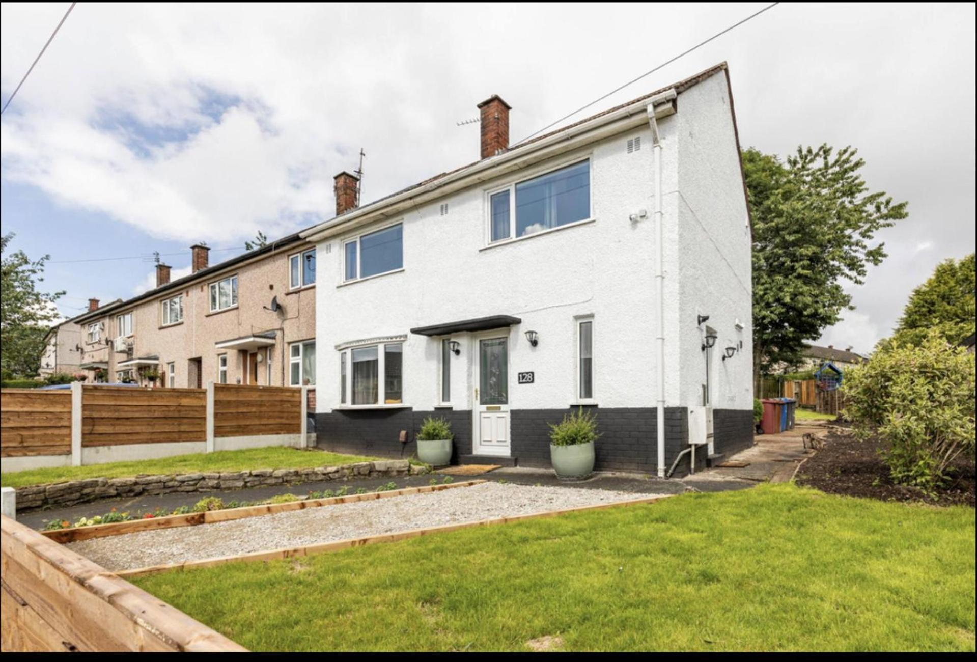Come & Unwind In Charming 5 Bed House In Blackburn エクステリア 写真
