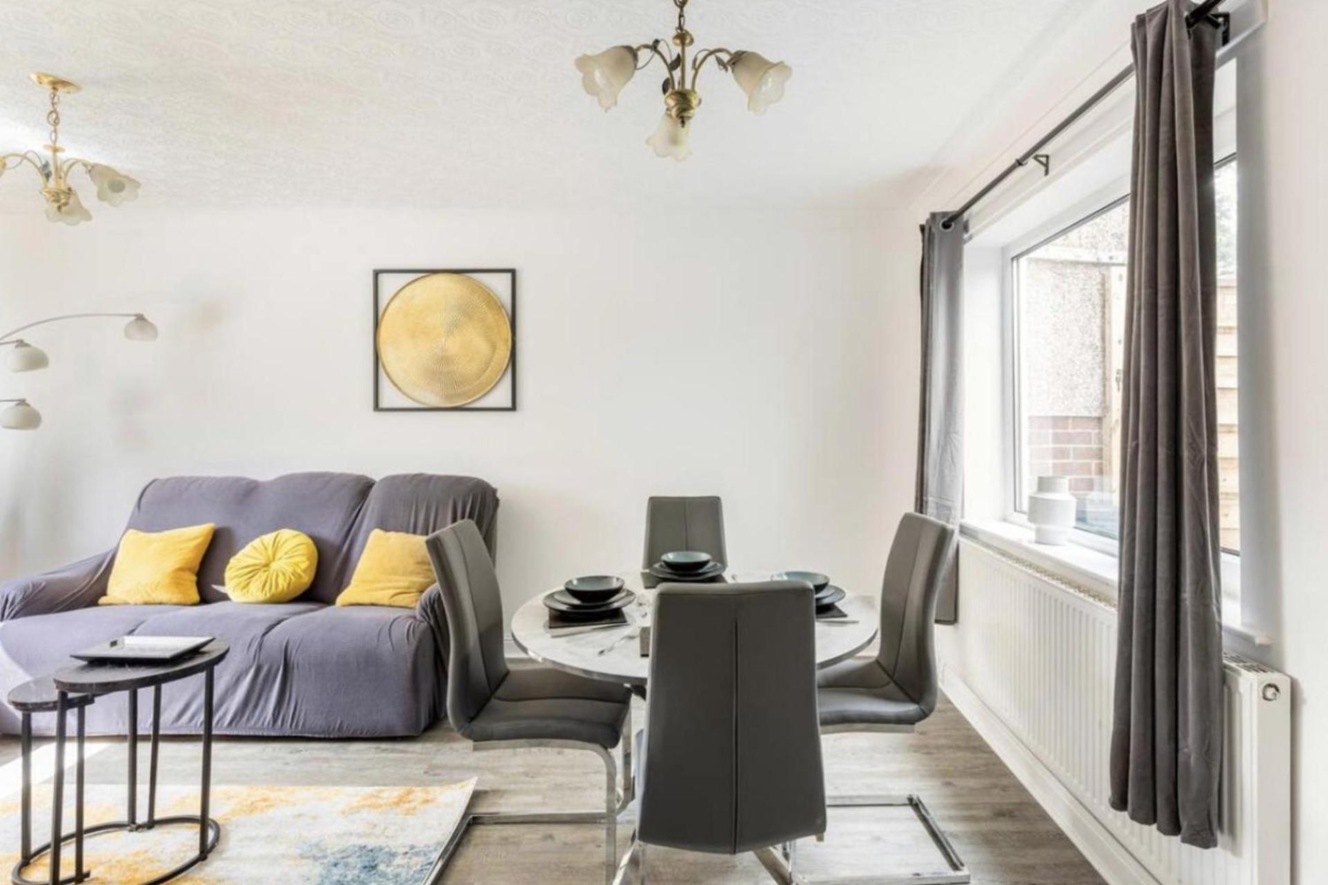 Come & Unwind In Charming 5 Bed House In Blackburn エクステリア 写真